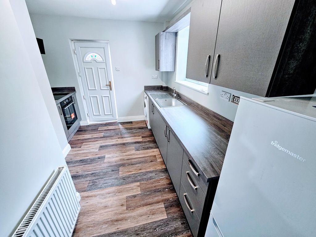 Property photo 3 of 12 Kitchen