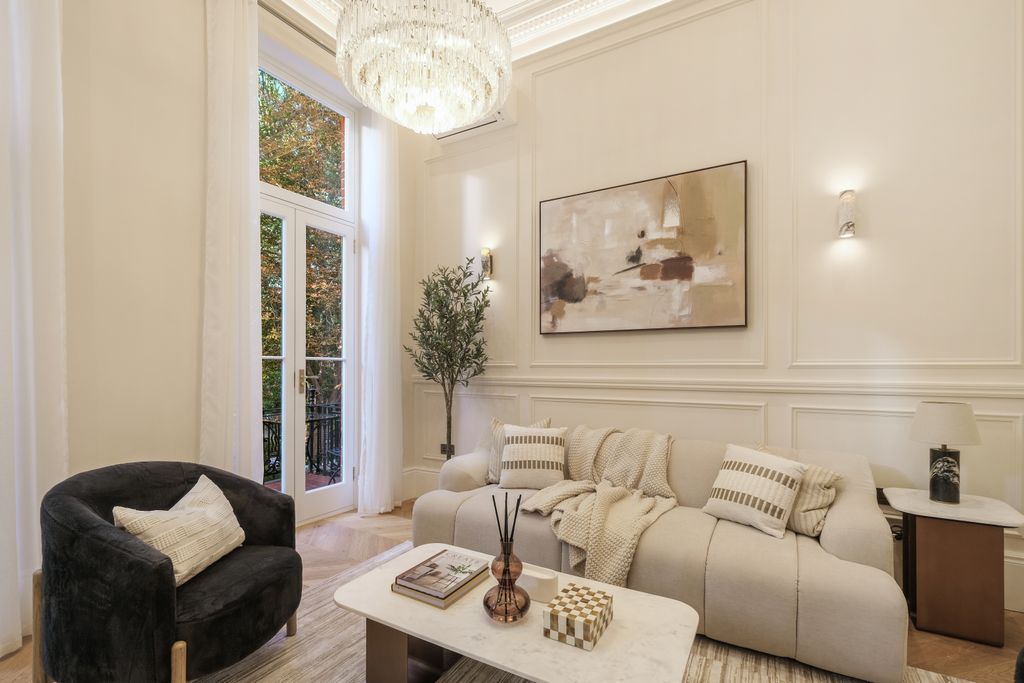 Property photo 2 of 17 Flat 3 19 Nevern Square London Sw5 9Pd - 015.Jpg