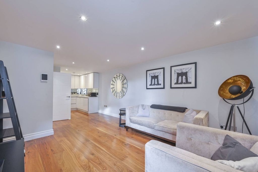 Property photo 3 of 9