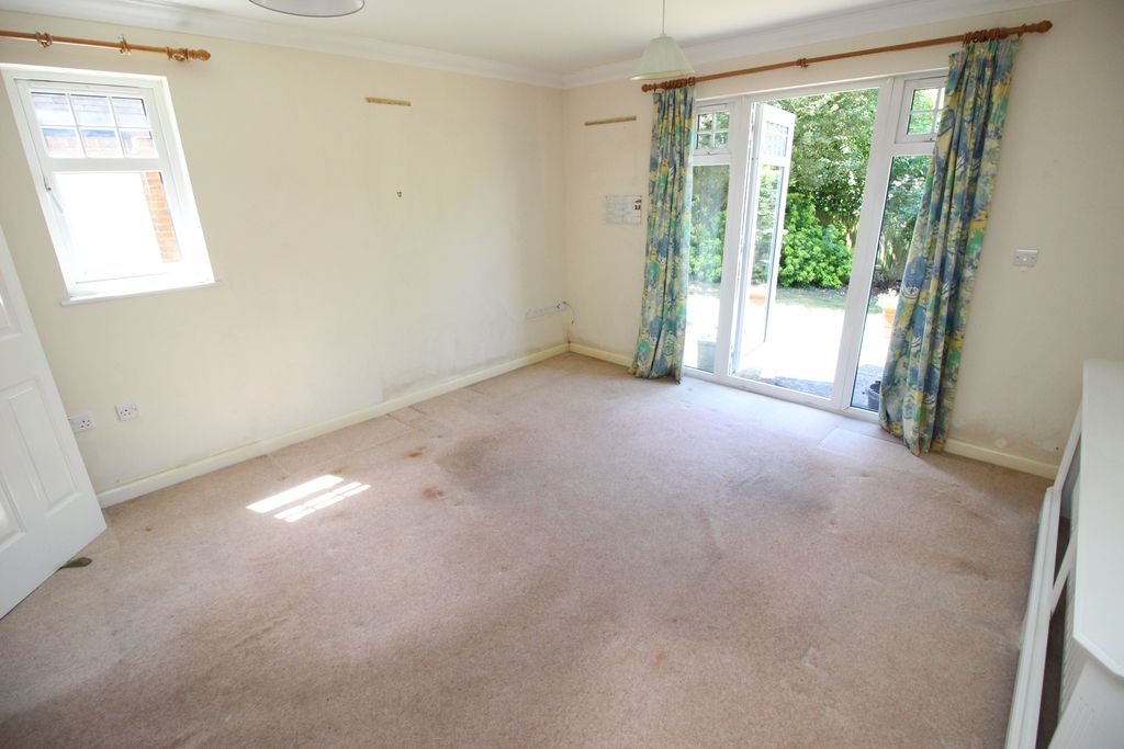 Property photo 2 of 8