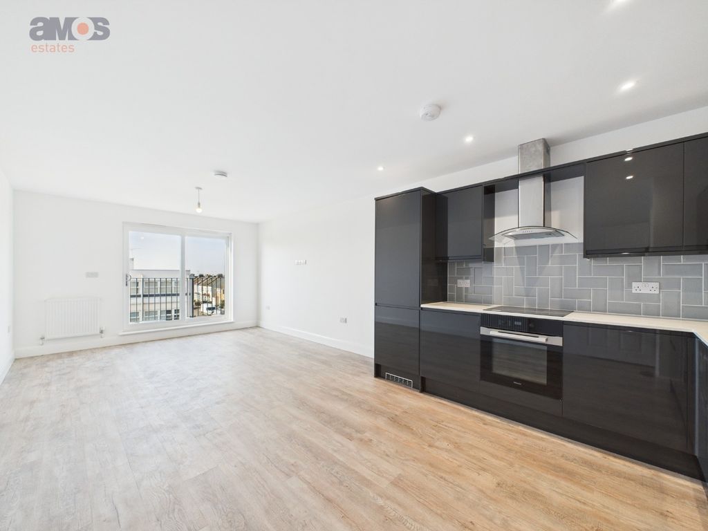 Property photo 3 of 18 4031876