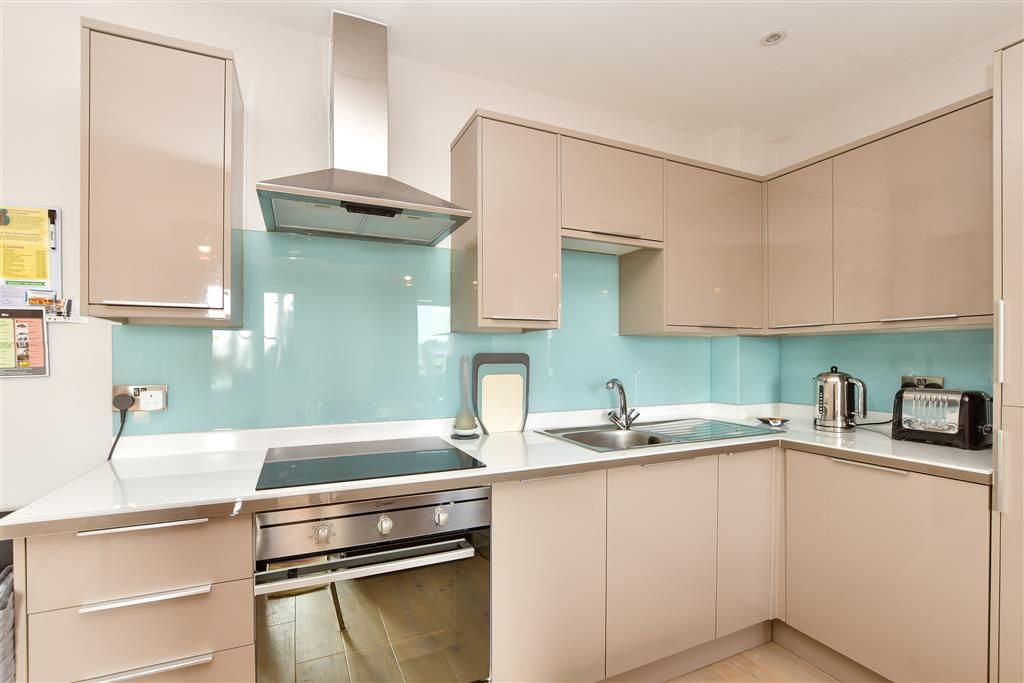 Property photo 3 of 10 Lounge/Kitchen
