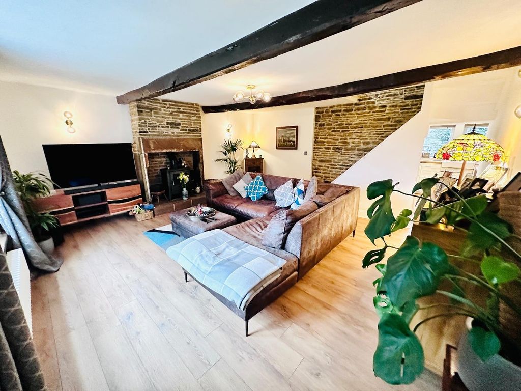 Property photo 2 of 16 Lounge