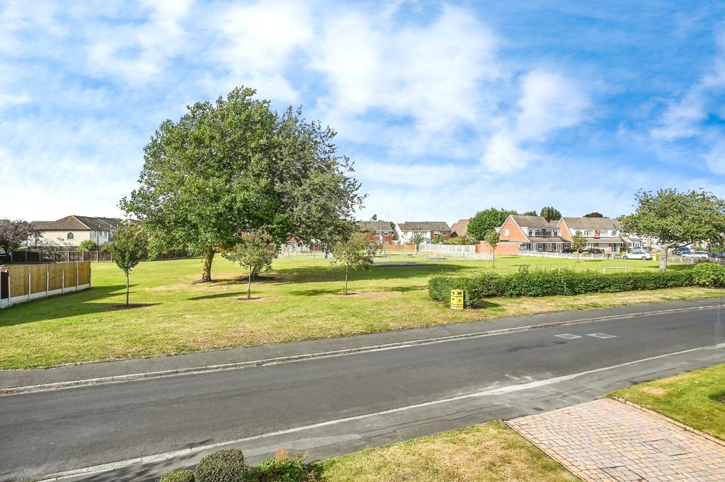 Property photo 2 of 17 Photo