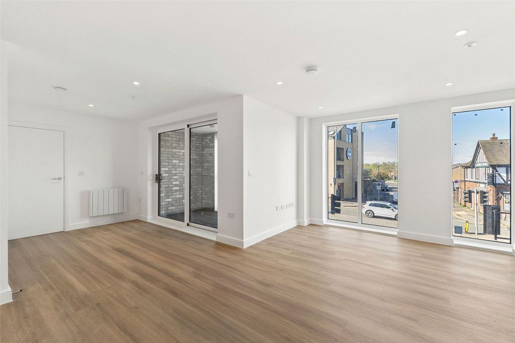 Property photo 2 of 11 Picture No. 15