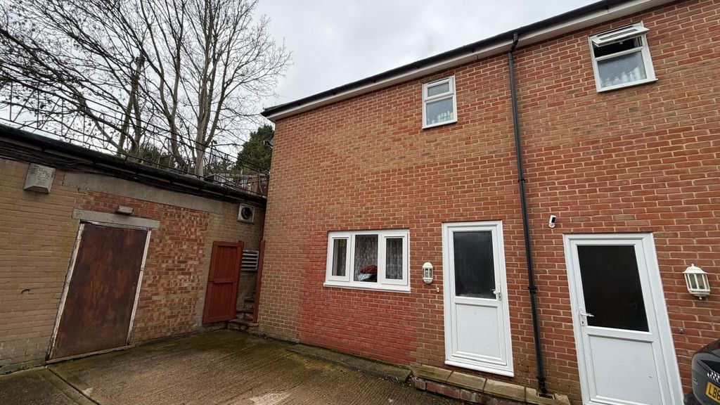 Property photo 2 of 24