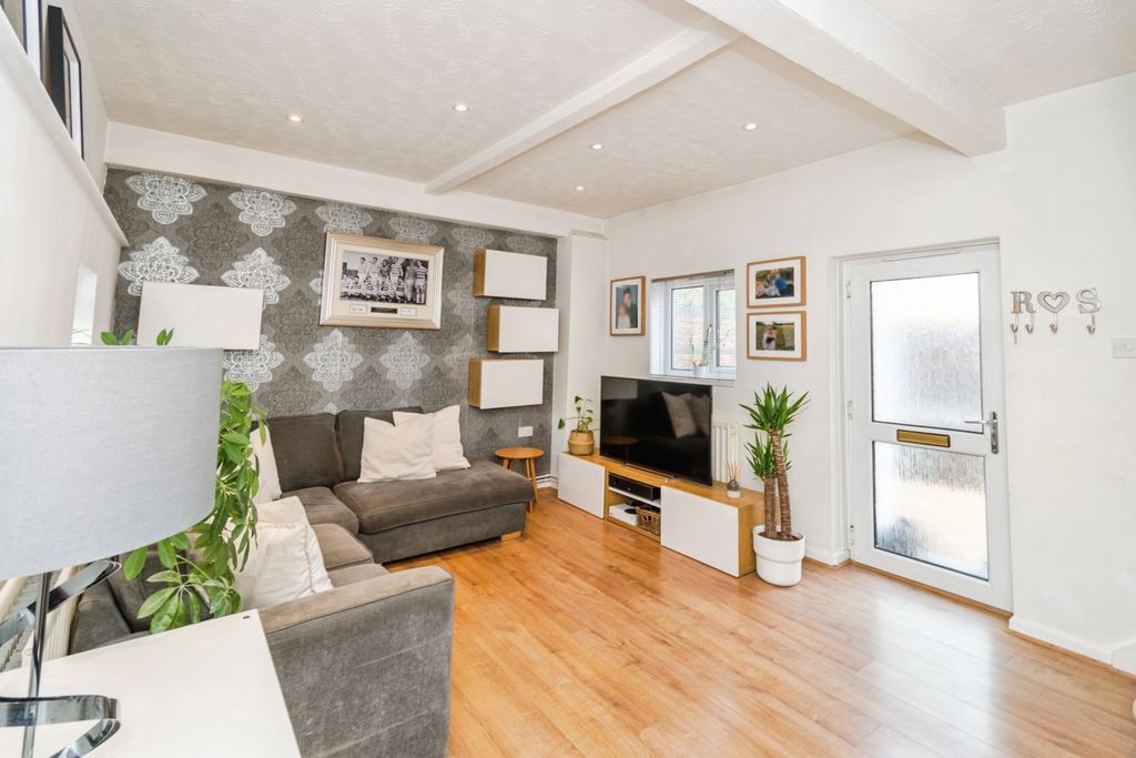 Property photo 3 of 14 Photo