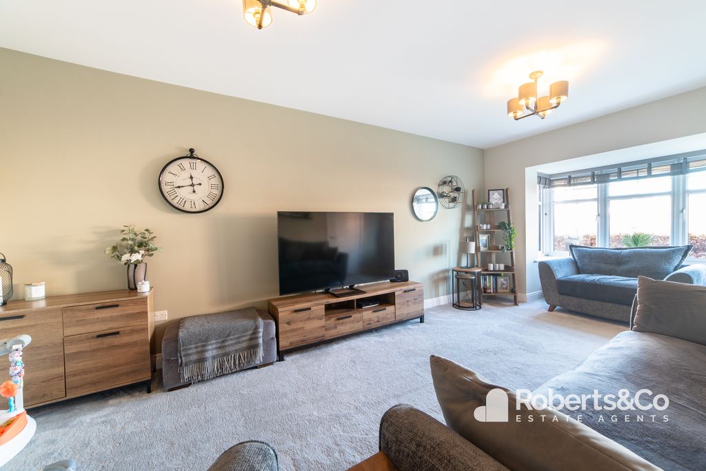 Property photo 3 of 19 Living Room