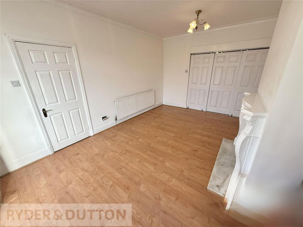 Property photo 3 of 24 Lounge