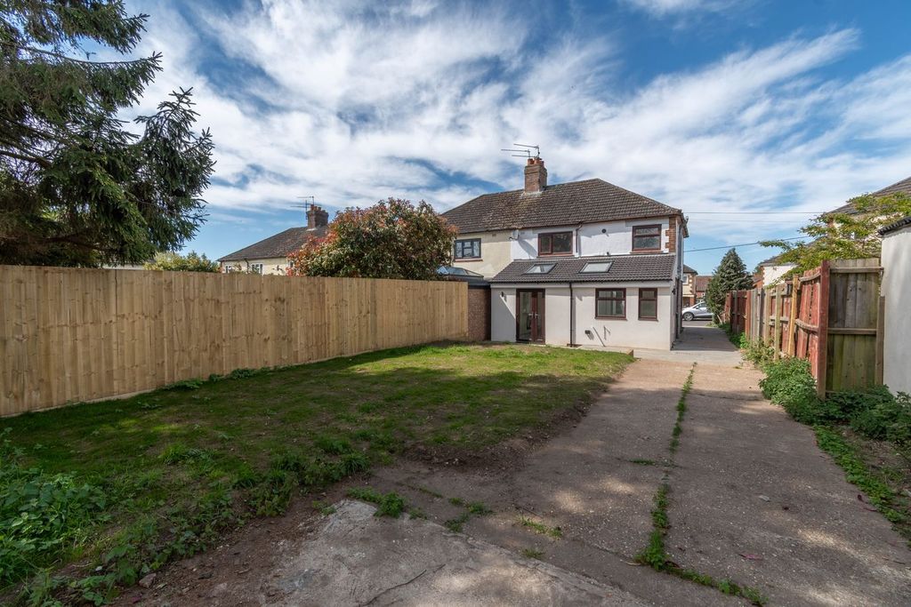 Property photo 2 of 21