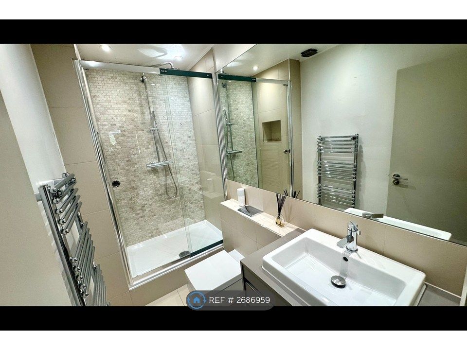 Property photo 3 of 13 Bathroom