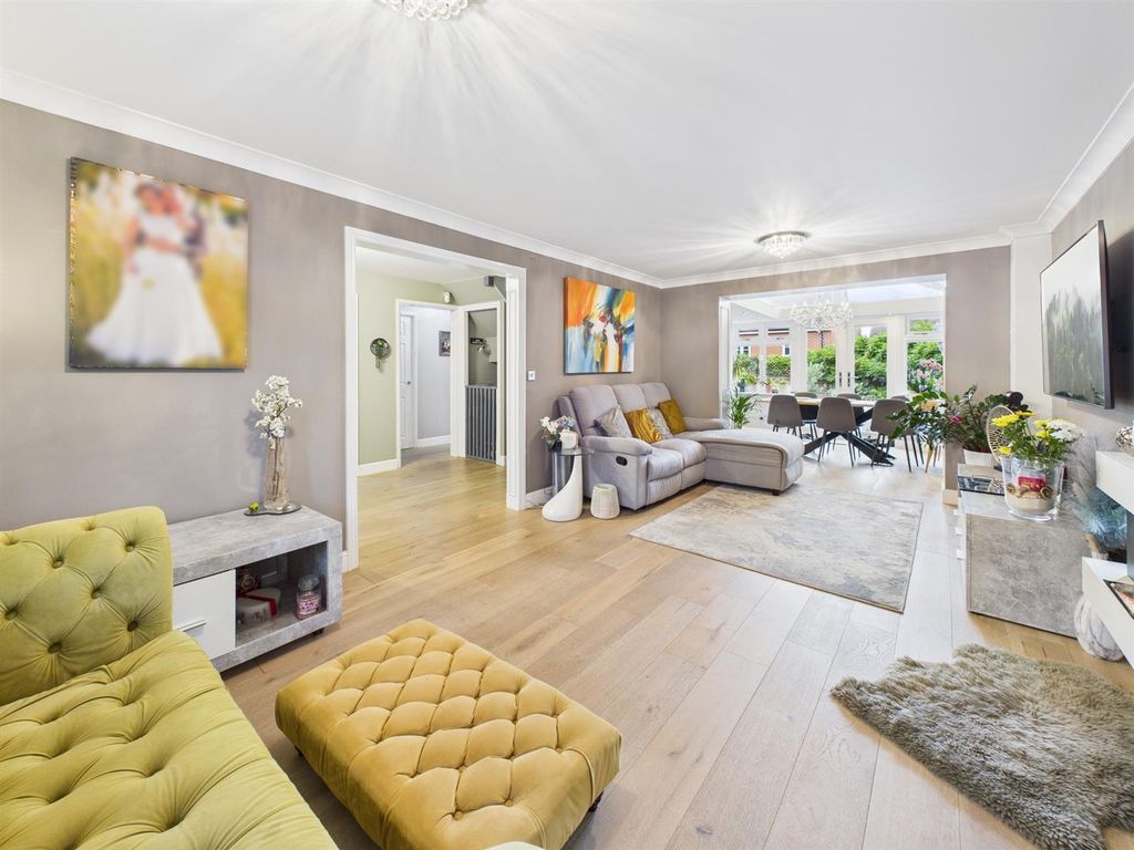 Property photo 3 of 20 Cam04907G0-Pr0315-Still031.Jpg