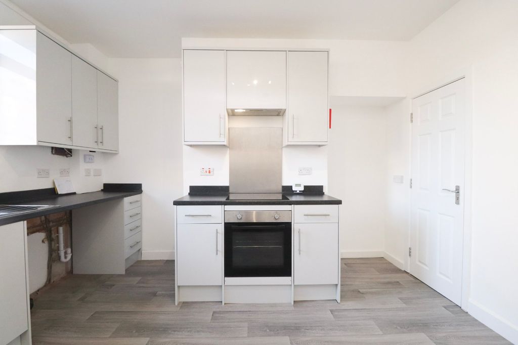 Property photo 3 of 17 Picture No. 01