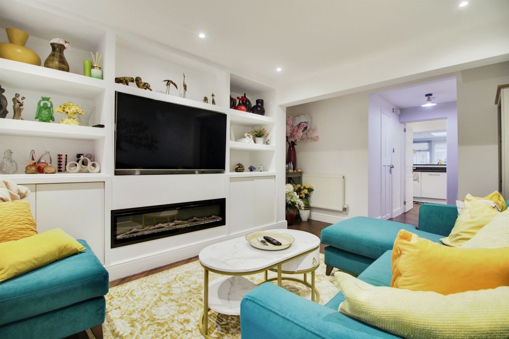 Property photo 2 of 17