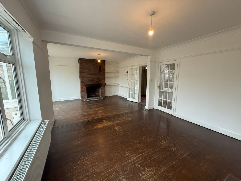 Property photo 2 of 17 Lounge