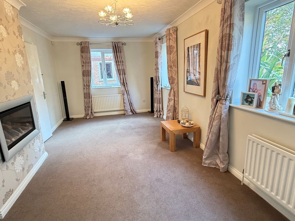 Property photo 2 of 15 Lounge