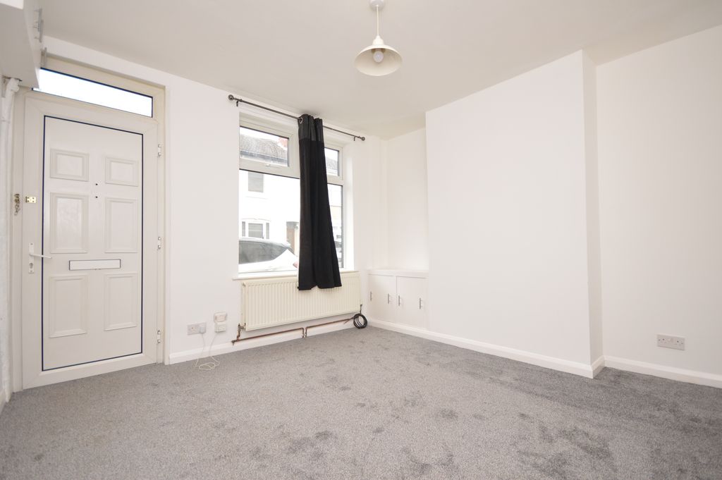 Property photo 1 of 7 Living Room
