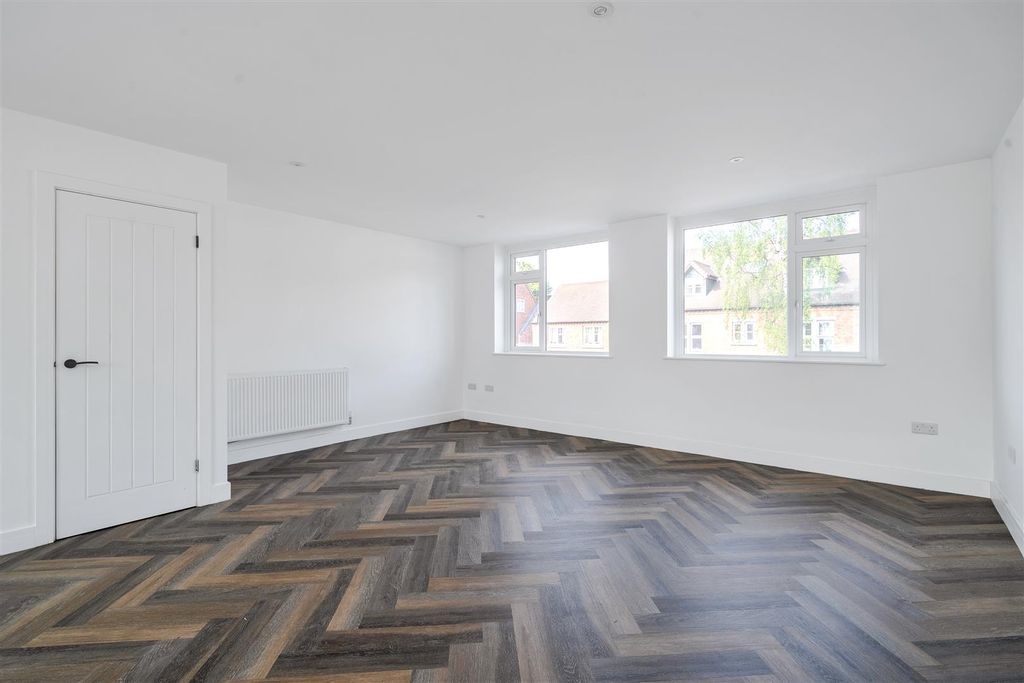 Property photo 3 of 8 1294096-13-6824Be8c8F515-Arw.Jpg