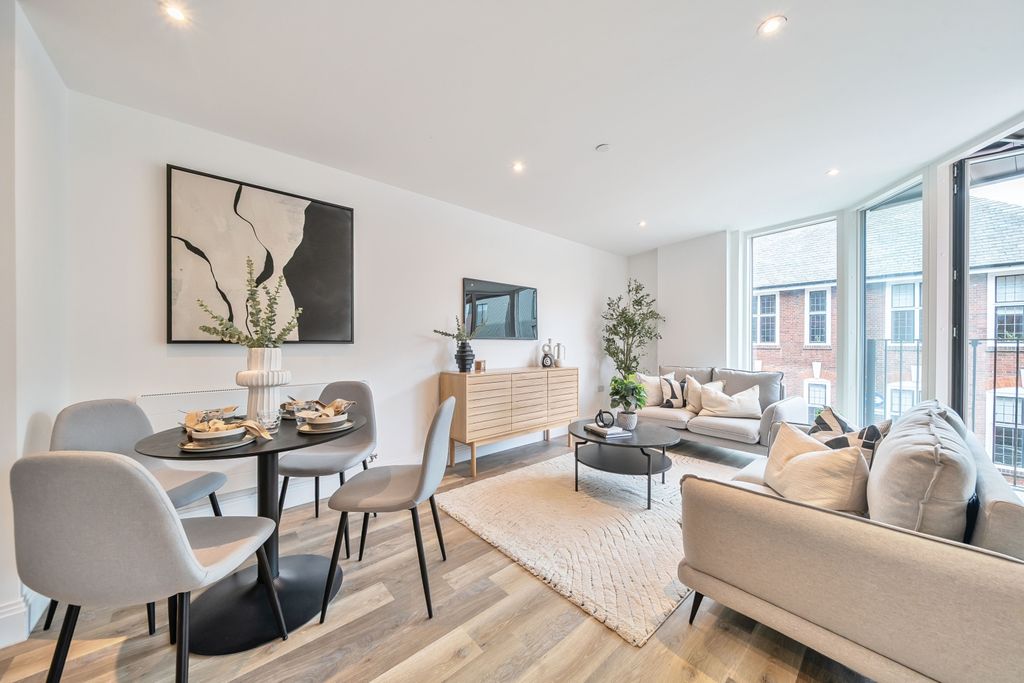 Property photo 2 of 12 3-1302130-3-6847F...