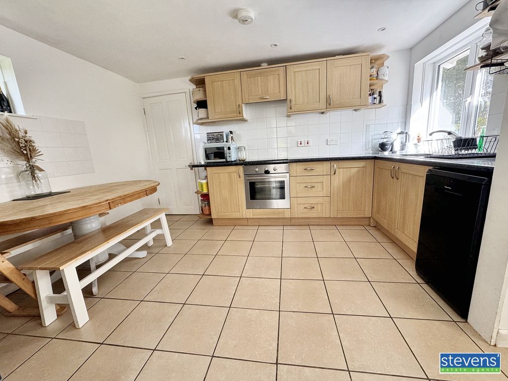Property photo 3 of 18 Image00015
