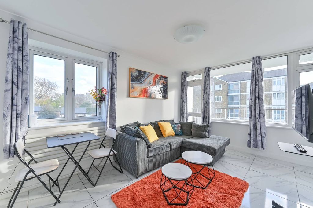 Property photo 3 of 23