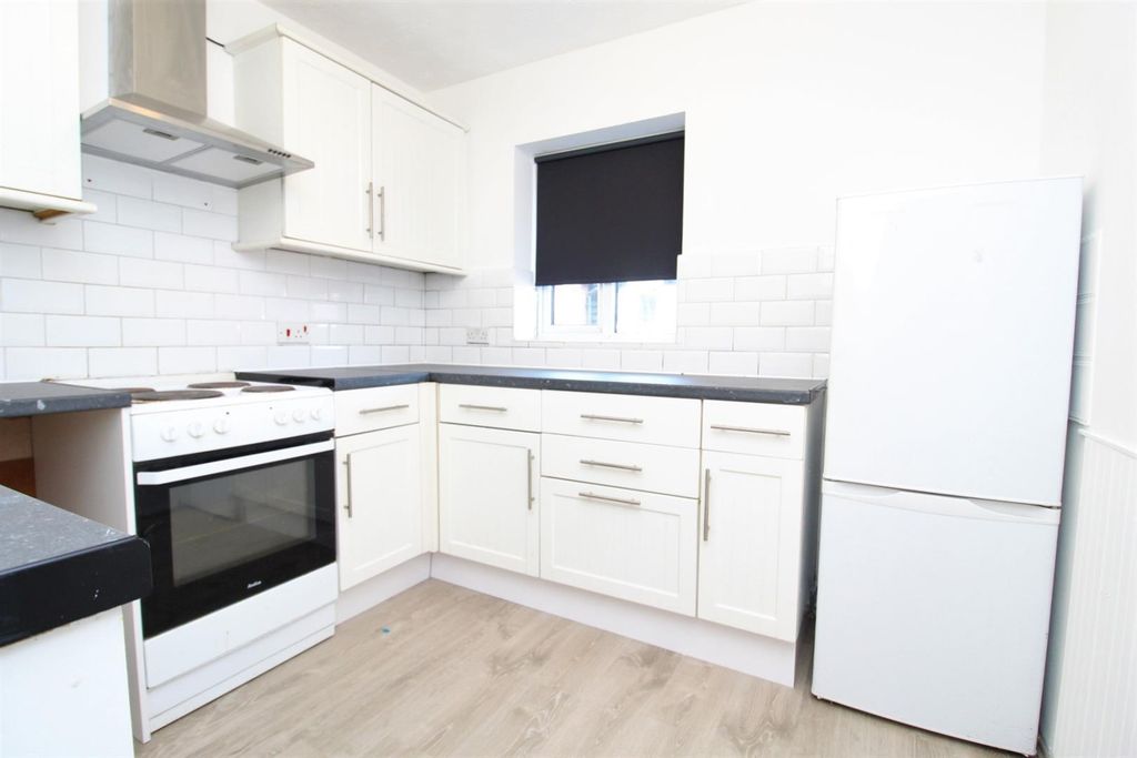 Property photo 3 of 8 Kitchen.Jpg