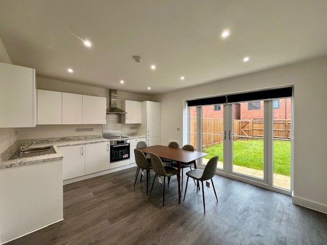 Property photo 2 of 10 Kitchen