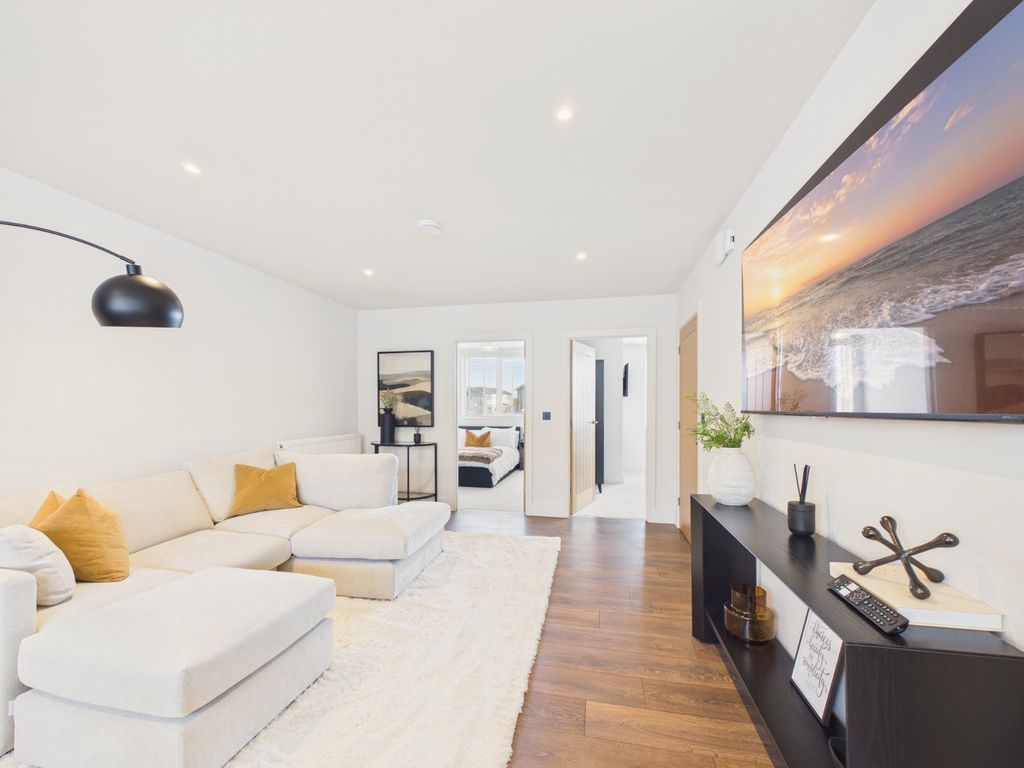 Property photo 2 of 17 Show Home