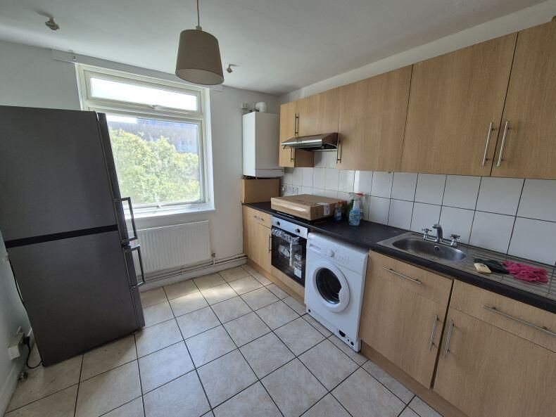 Property photo 3 of 5 Kitchen