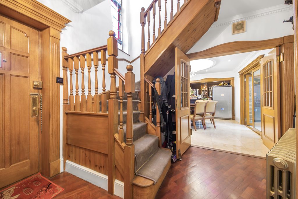 Property photo 2 of 20