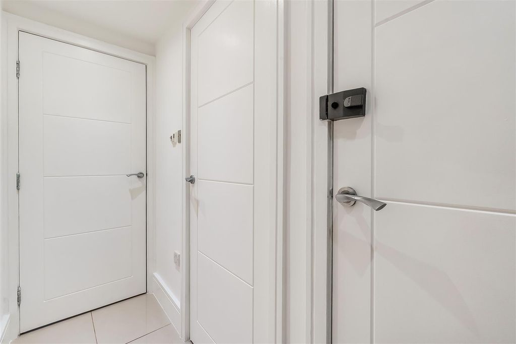 Property photo 2 of 7 2B-Royal-Crest-House-8.Jpg