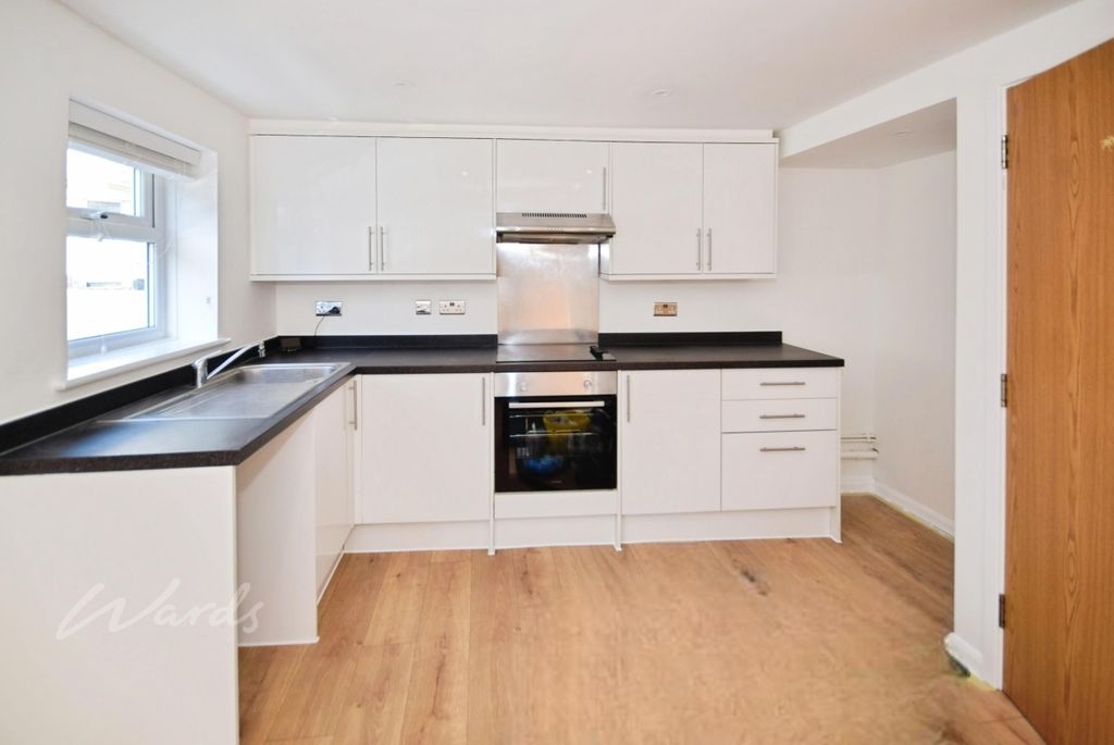 Property photo 2 of 7 Glanville Kitchen