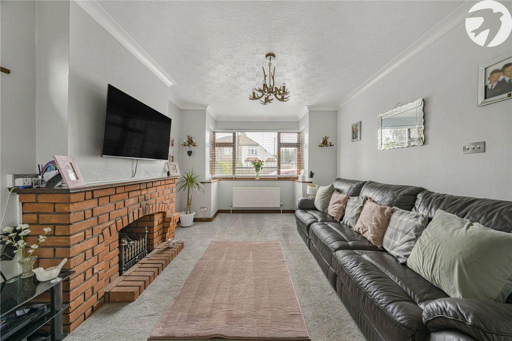 Property photo 2 of 30 Lounge