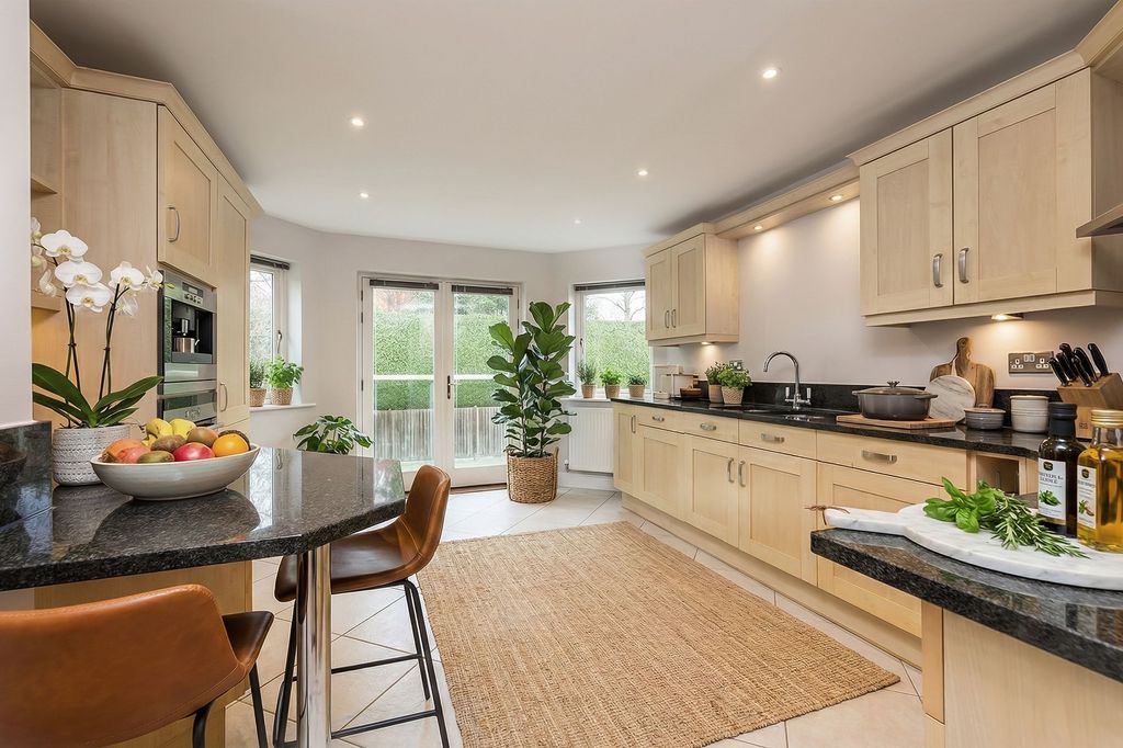 Property photo 3 of 12