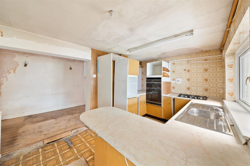 Property photo 3 of 19 6