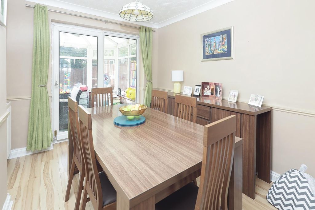Property photo 3 of 16 Dining Area