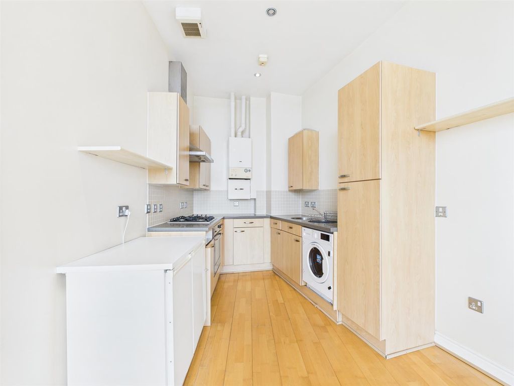 Property photo 3 of 13 Cam03844G0-Pr0302-Still002.Jpg