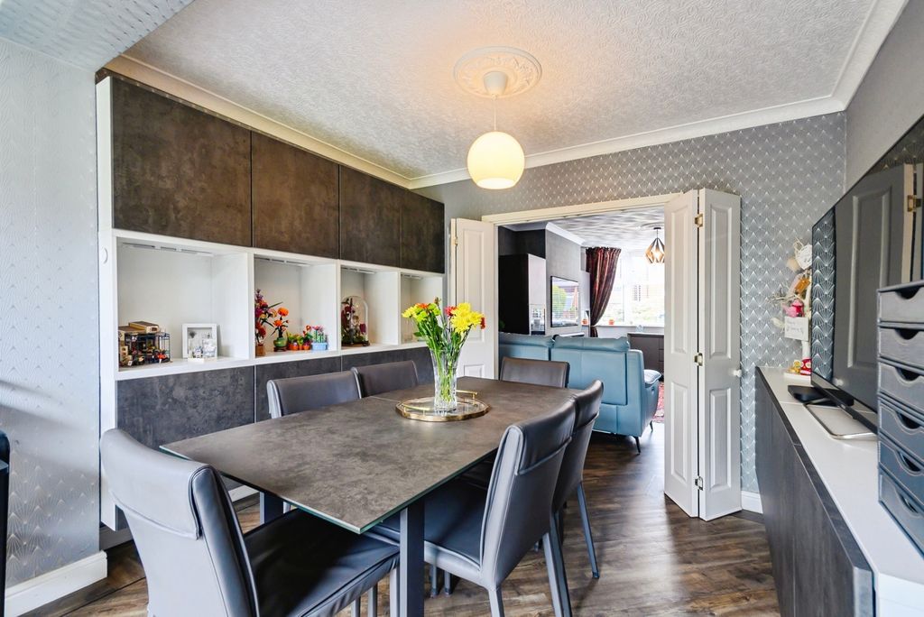 Property photo 3 of 17 Dining Room