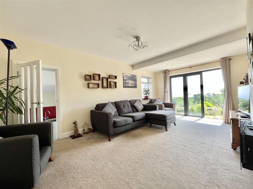 Property photo 3 of 28