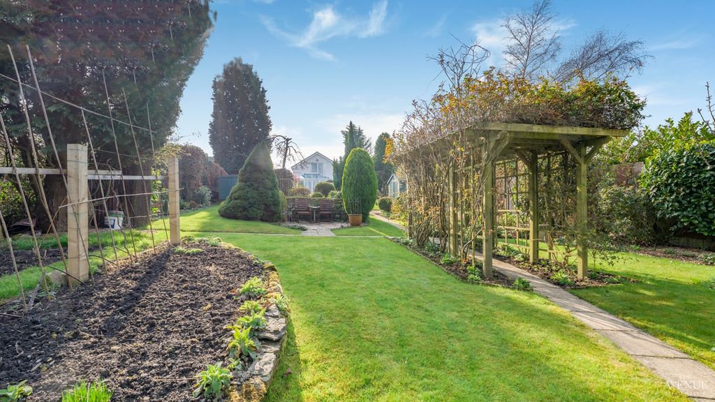 Property photo 2 of 31 3992866
