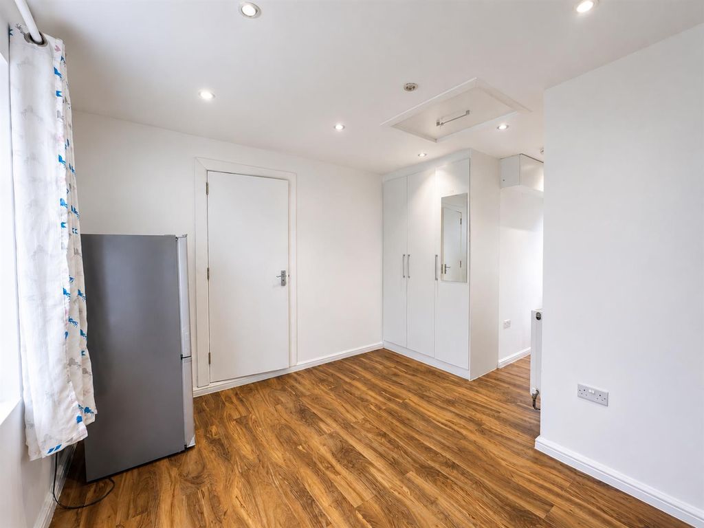 Property photo 3 of 10 Ae7Fa625-76Bc-4F3F-84cc-B8269152c261.Png