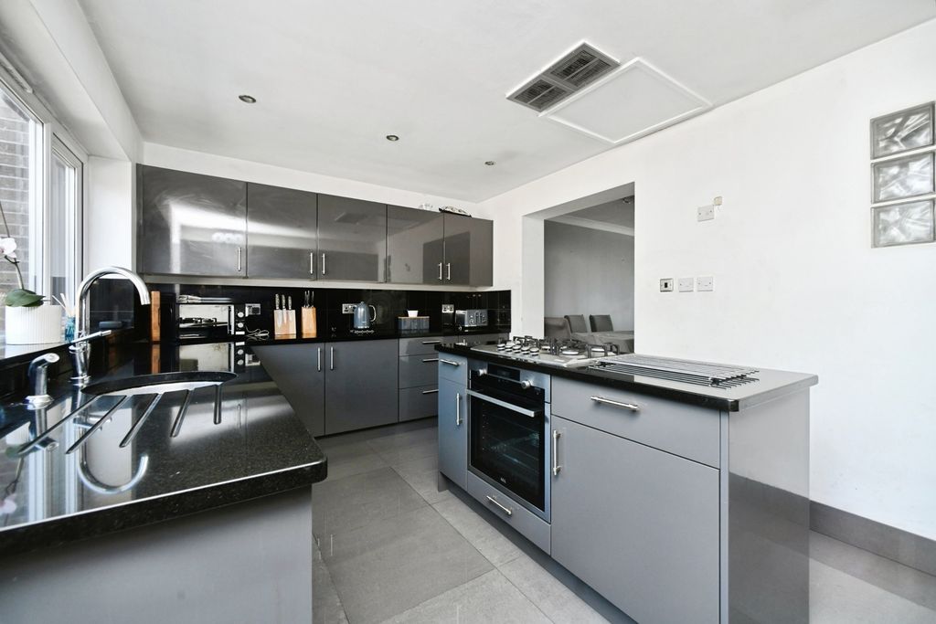 Property photo 2 of 21 Kitchen
