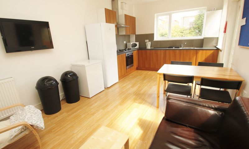 Additional image 4 of 6 bed detached house to rentFrederica Road, Bournemouth BH9