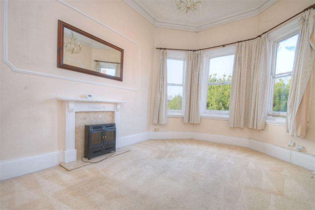 Property photo 1 of 6 Lounge.Jpg