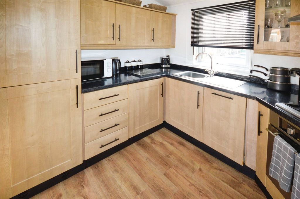 Property photo 3 of 15 Kitchen/Dining Area