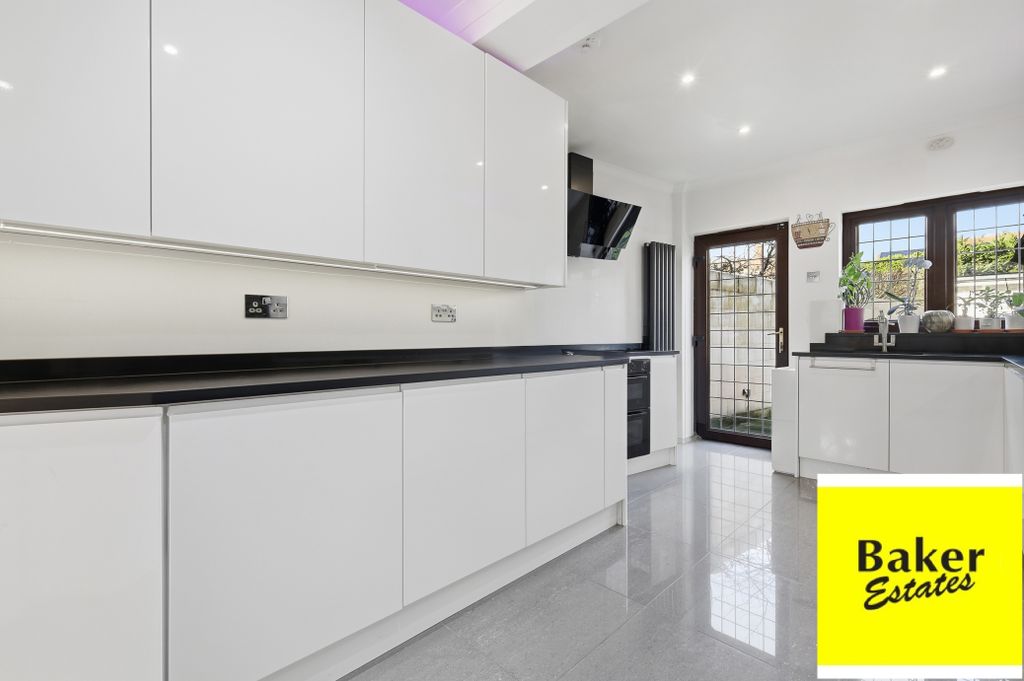 Property photo 3 of 31