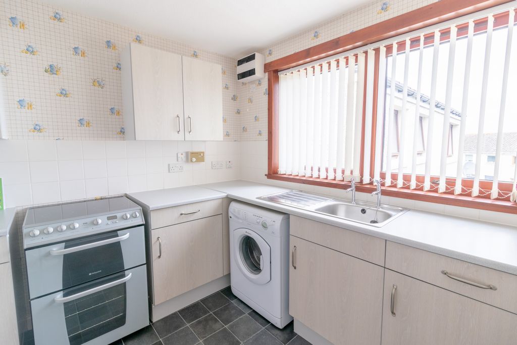 Property photo 3 of 17 Kitchen