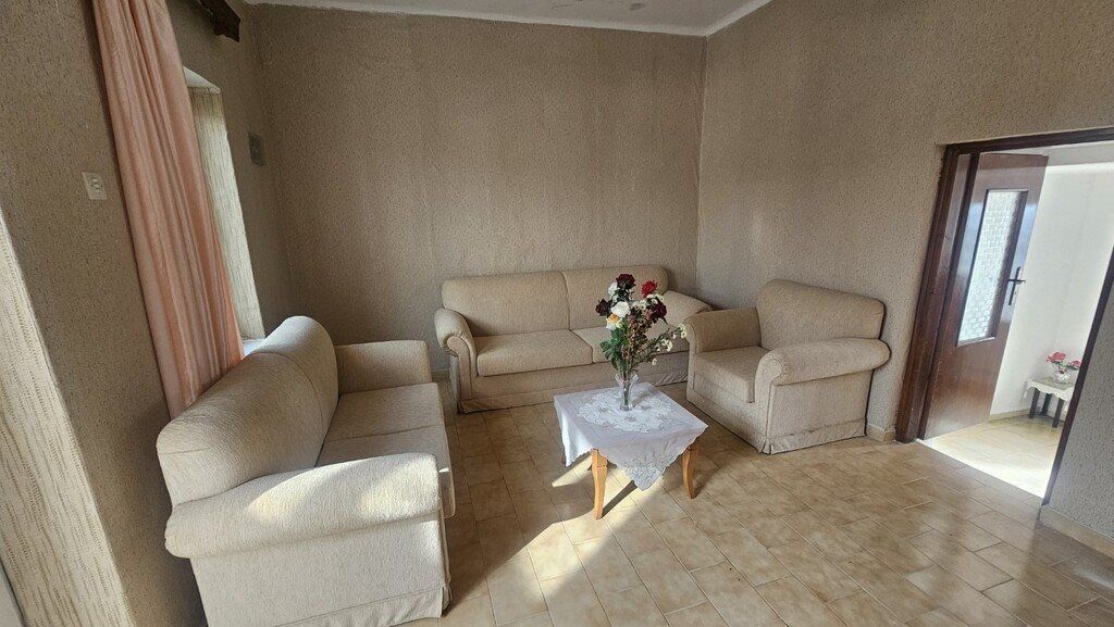 Property photo 3 of 24