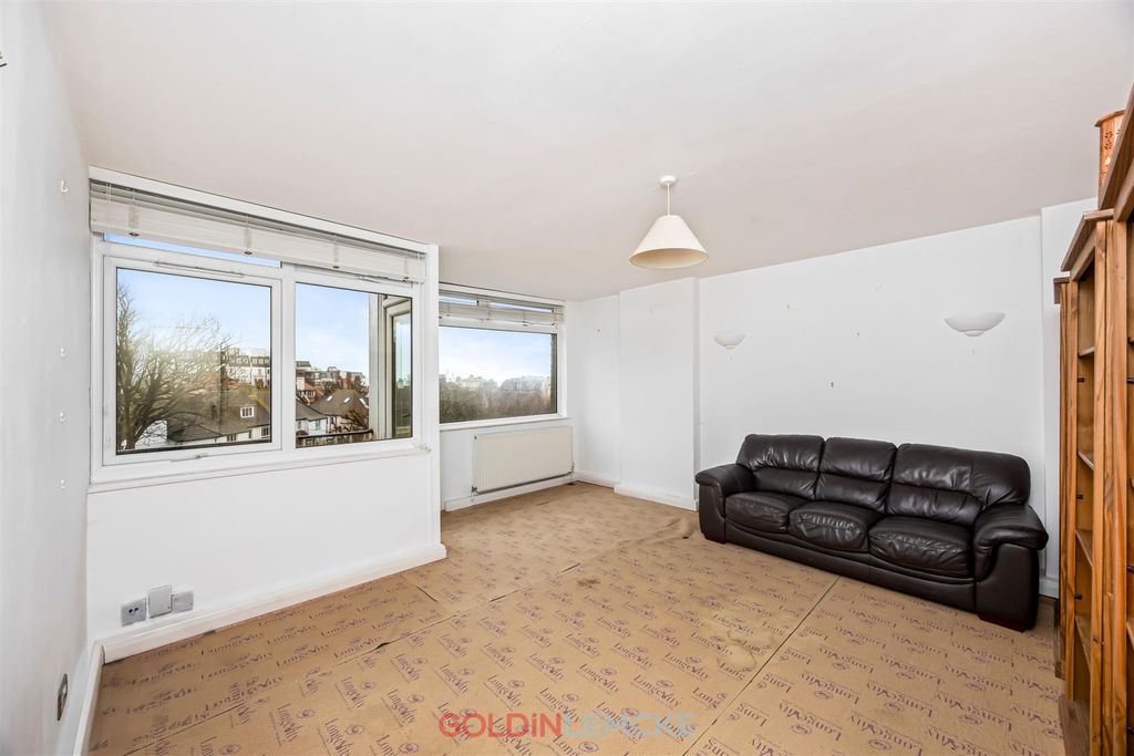 Property photo 2 of 15 Living/Dining Room