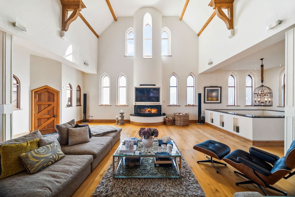 Property photo 2 of 42